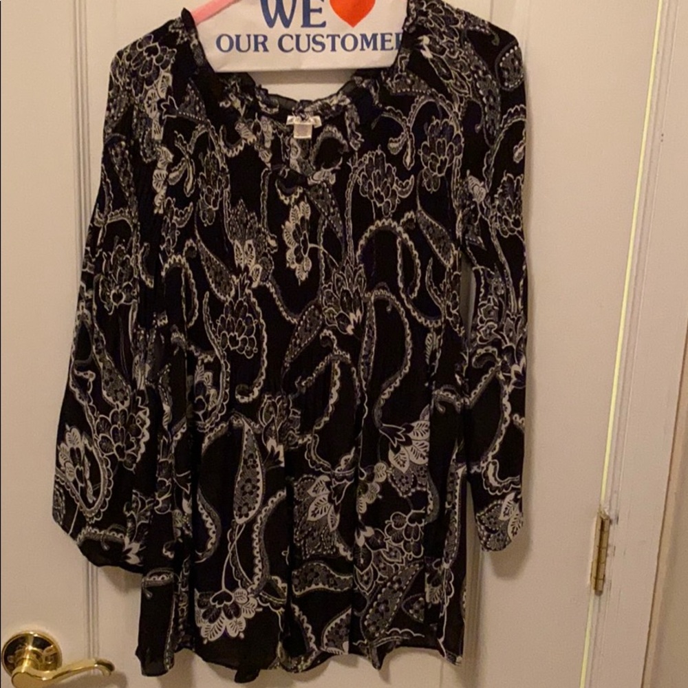 Babydoll top with wide sleeves.